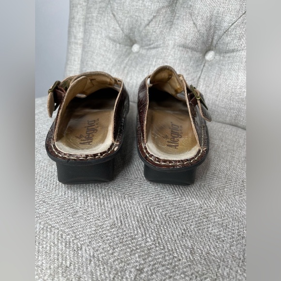 Alegria Womens SZ 35/US 4-5 Brown Black Swirl Patent Leather Clogs Slip On Shoes - Picture 4 of 5